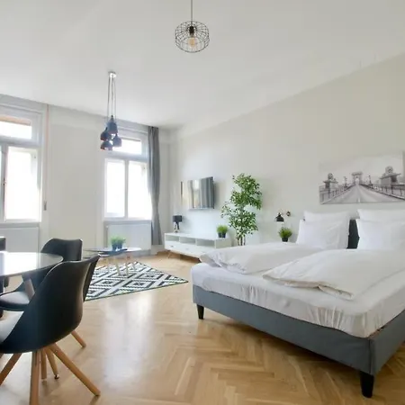 Megszunik - The Lullaby - Nr 1 Apartment *